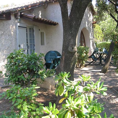 Le Petit Manoir Logis Hotel Les Angles  Kültér fotó