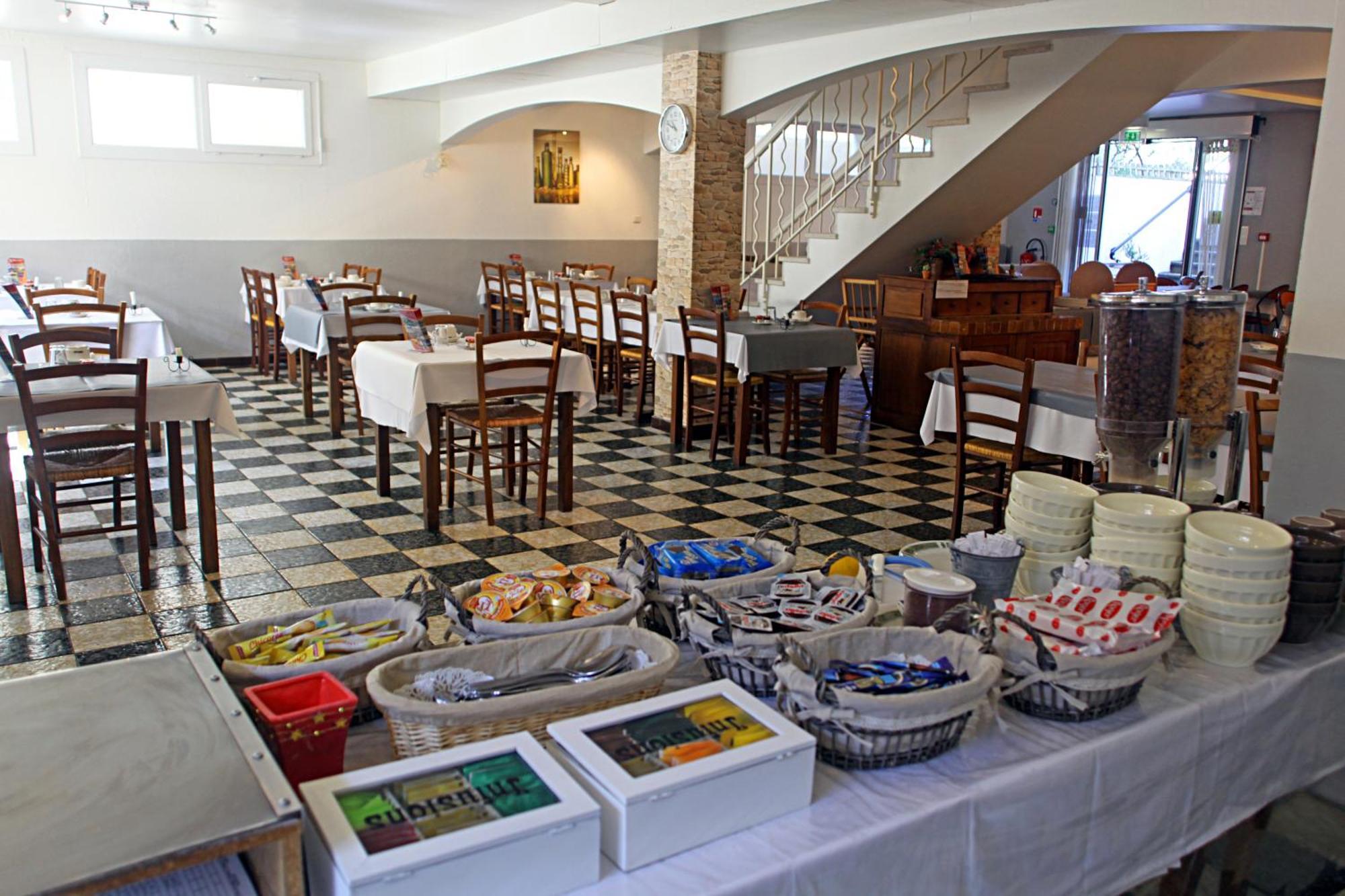 Le Petit Manoir Logis Hotel Les Angles  Kültér fotó