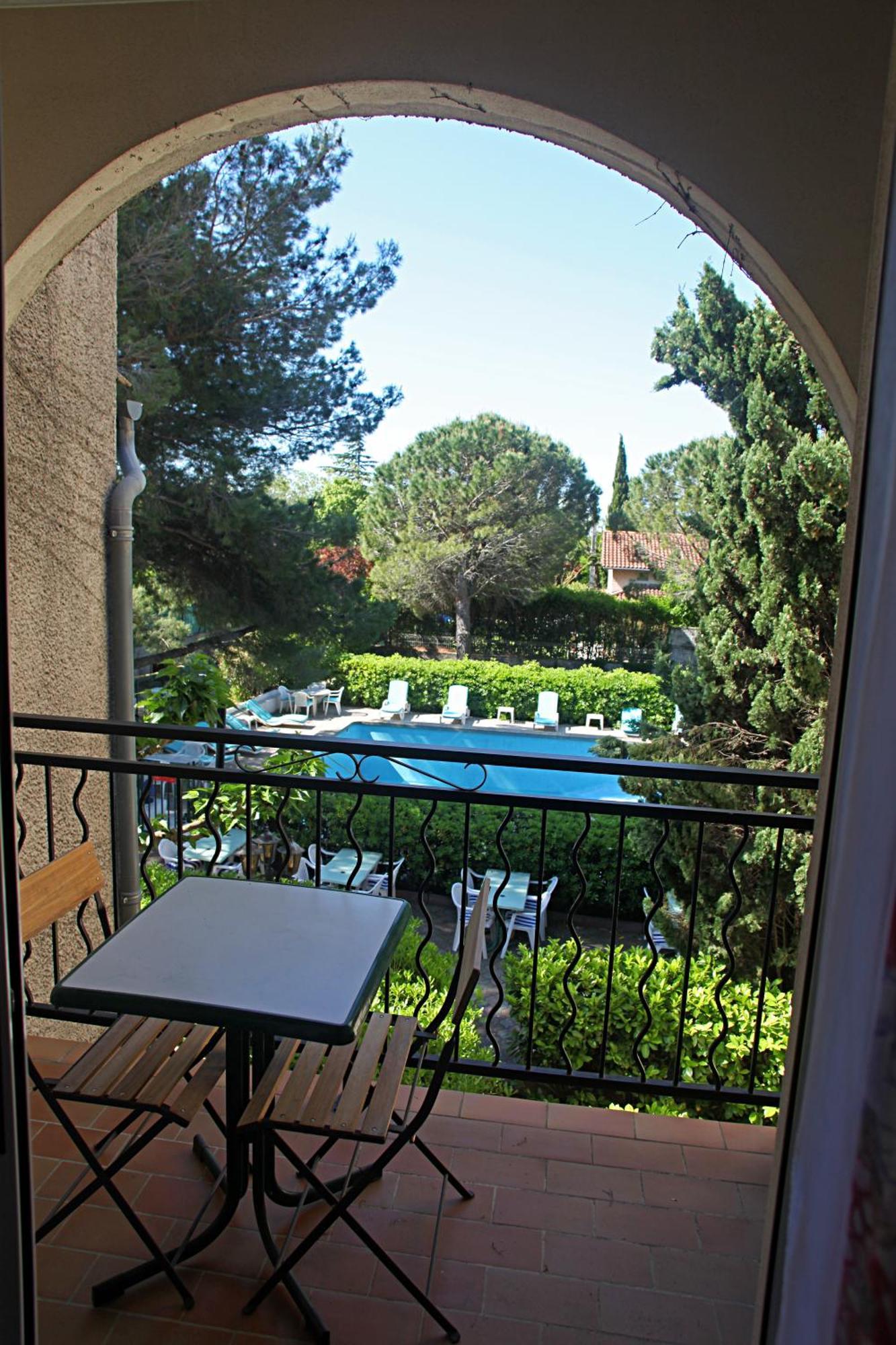 Le Petit Manoir Logis Hotel Les Angles  Kültér fotó