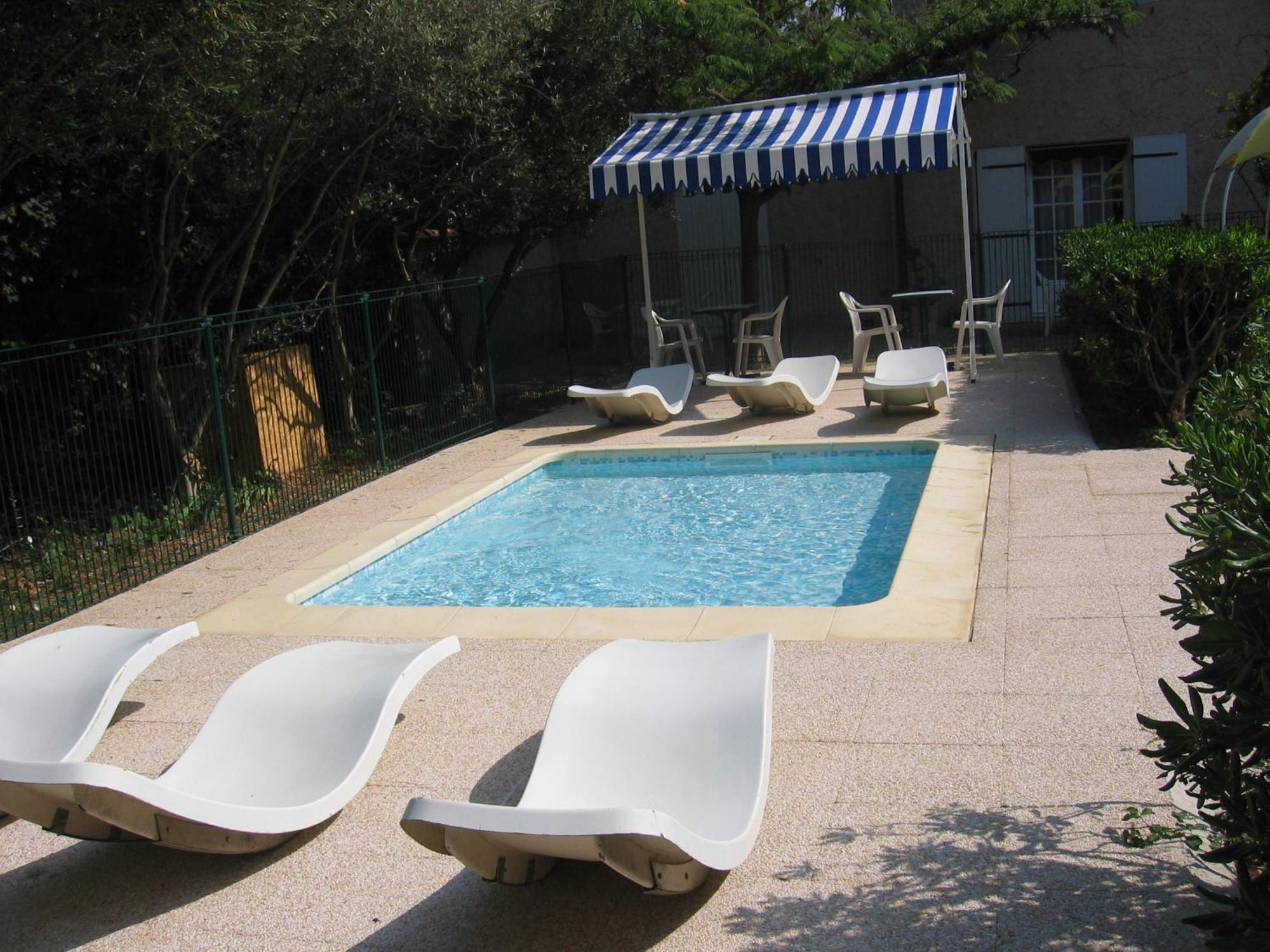 Le Petit Manoir Logis Hotel Les Angles  Kültér fotó