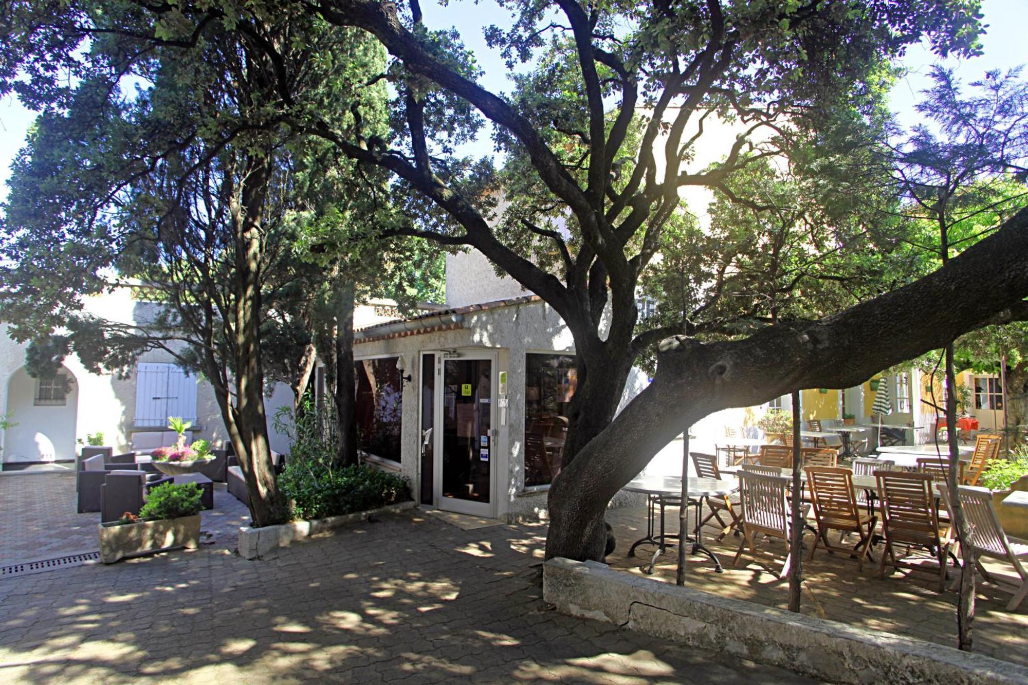 Le Petit Manoir Logis Hotel Les Angles  Kültér fotó