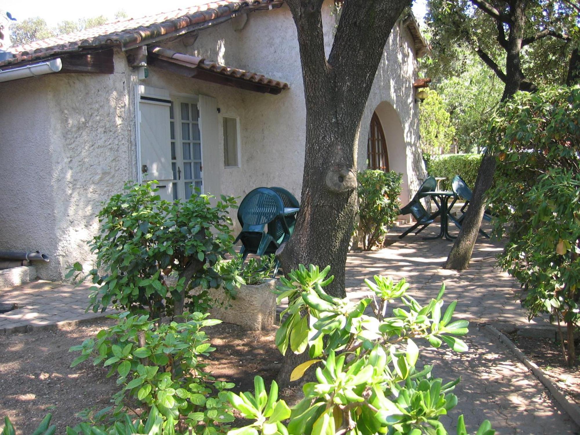 Le Petit Manoir Logis Hotel Les Angles  Kültér fotó